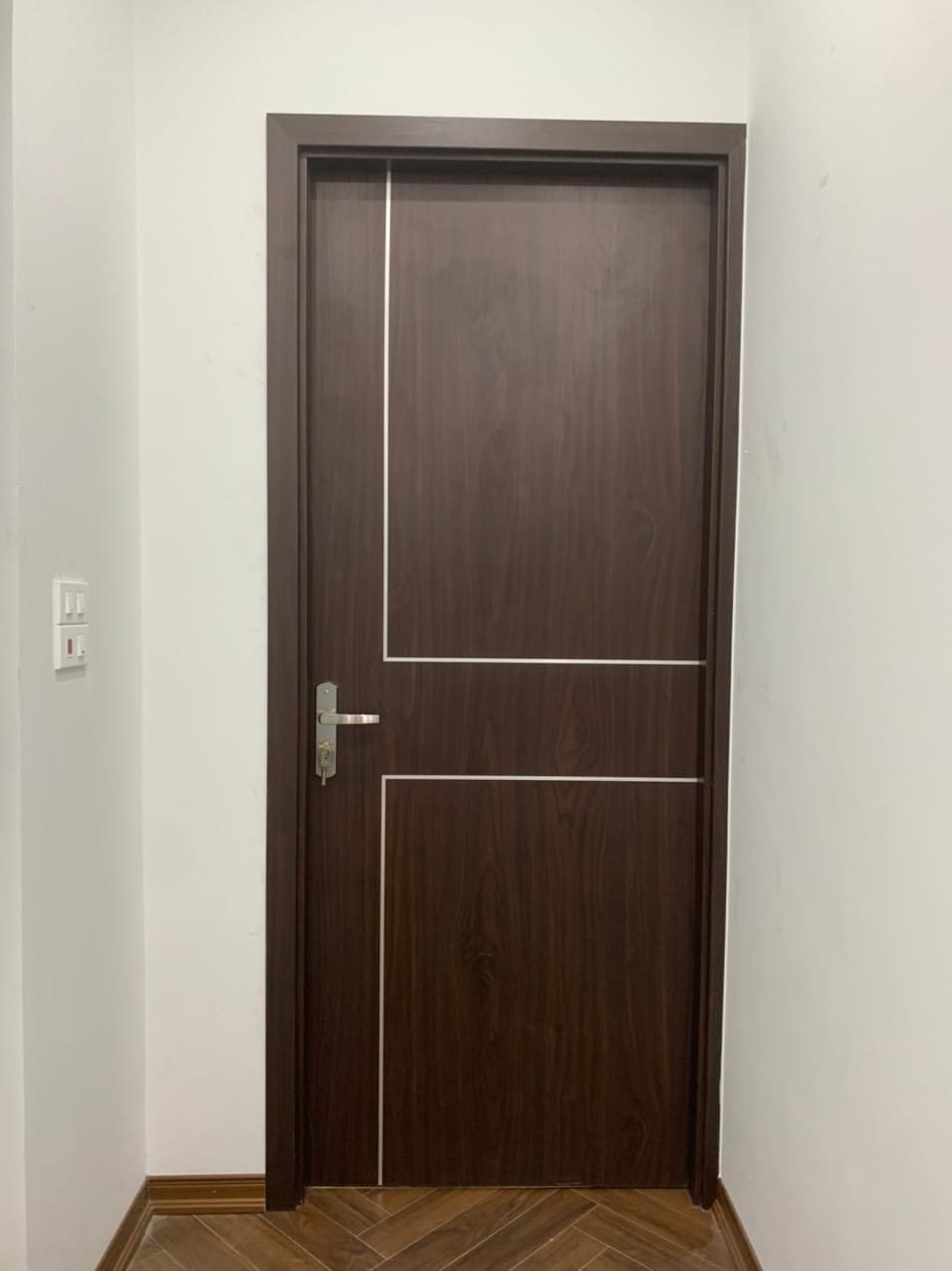 Cửa nhựa composite mẫu chỉ nhôm Tokyodoor CNN34 Cửa nhựa composite mẫu chỉ nhôm Tokyodoor CNN34