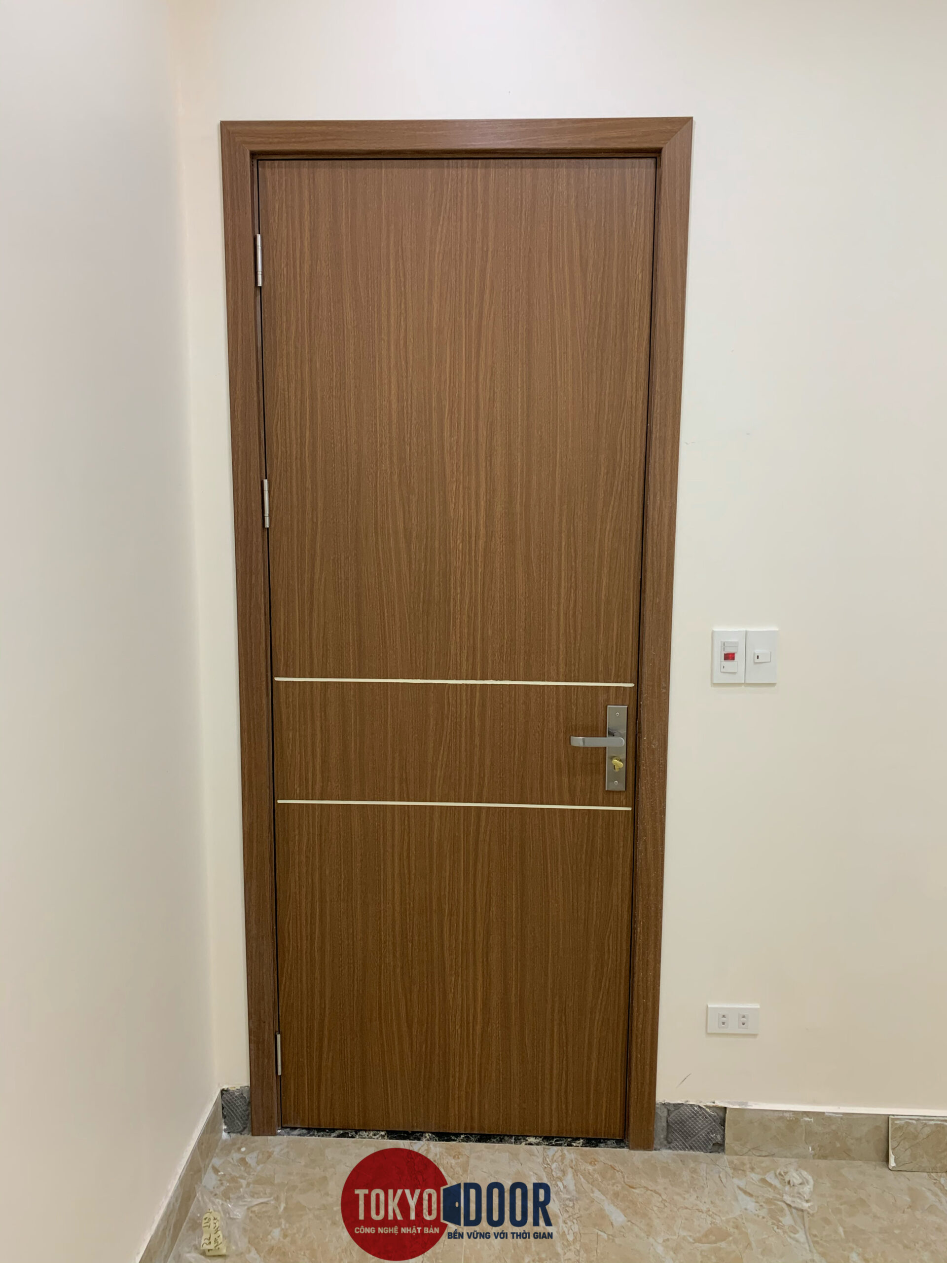 Cửa nhựa composite Tokyodoor chỉ nhôm dọc cnd16 Cửa nhựa composite Tokyodoor chỉ nhôm dọc cnd16